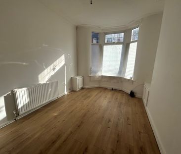 Romer Road, L6 6DH - Photo 1