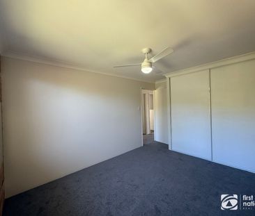Renovated townhouse within walking distance to town - Photo 5