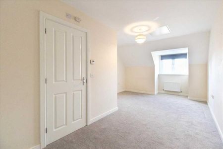 4 bedroom semi-detached house to rent - Photo 3