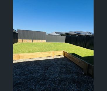 Elegant 3-Bedroom Home Offering Comfort and Convenience - Photo 6