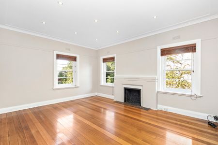 Spacious first floor apartment - Photo 4