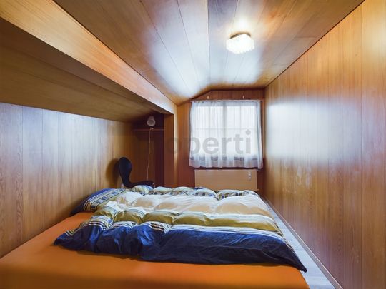 Furnished 2-room attic apartment with beautiful mountain views in Andiast - Photo 1