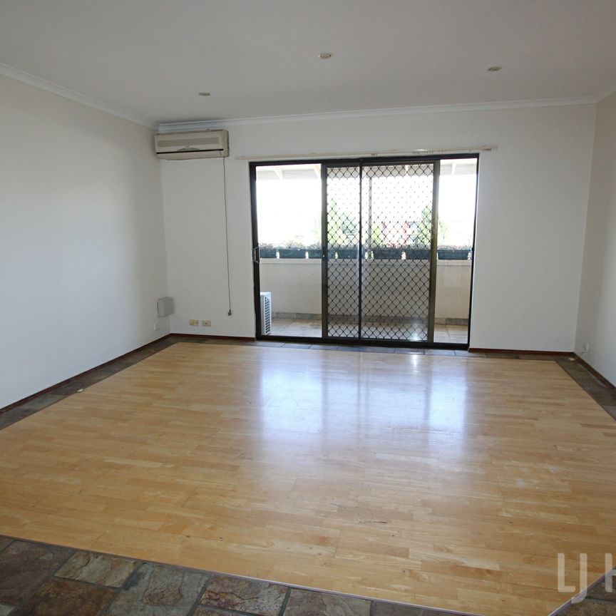 Spacious 2 Bedroom Unit in Queanbeyan - Photo 1