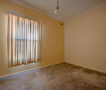 3 BEDROOM HOME WITH SHED - Photo 2