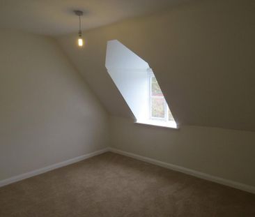 2 bedroom end of terrace house to rent - Photo 2