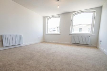 2 bedroom flat to rent - Photo 2