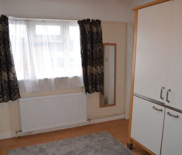 Studio Flat, Blandford Road, BR3 - Photo 1