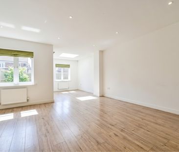 Jersey Close, Knaphill, Surrey, GU21 - Photo 3