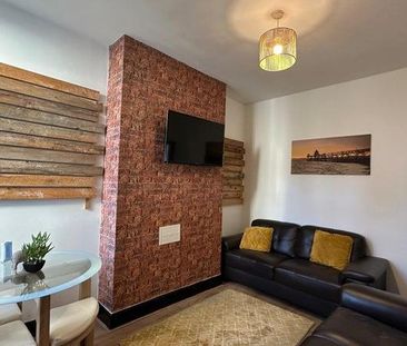 1 bedroom in a house share to rent - Photo 4