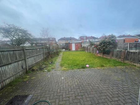 3 bedroom semi-detached house to rent - Photo 2