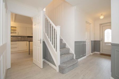 4 bedroom detached house to rent - Photo 2