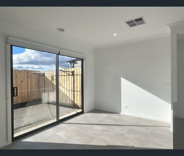 5 Frangipani Way, Mickleham, Vic 3064 - Photo 5