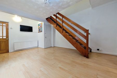 Tremona Road, SO16 - Photo 3