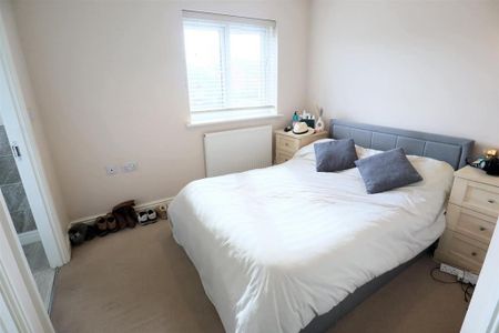 3 bedroom end of terrace house to rent - Photo 5