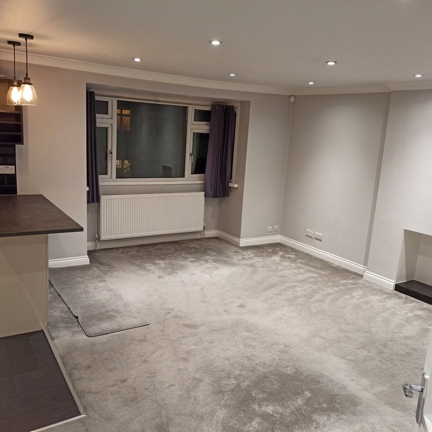 2 Bed Maisonette, Orchard Court, N2 - Photo 1
