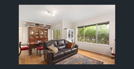 SENSATIONAL SPACIOUS GROUND FLOOR LIVING!! - Photo 2