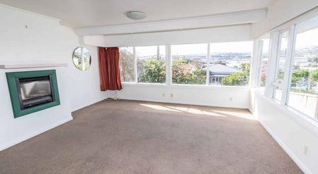 Sea views in Lyall Bay - Photo 2