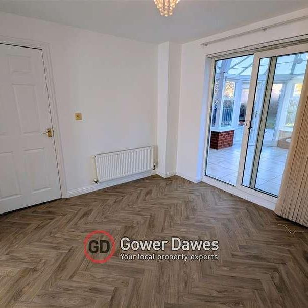 John William Close, Chafford Hundred, RM16 - Photo 1