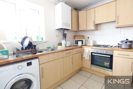 2 bedroom flat to rent - Photo 3