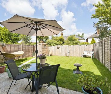 A modern semi-detached two bedroom house, conveniently located for ... - Photo 5