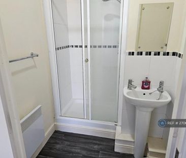 2 bedroom penthouse to rent - Photo 6