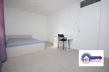 3 Bedroom Flat To Rent - Photo 2