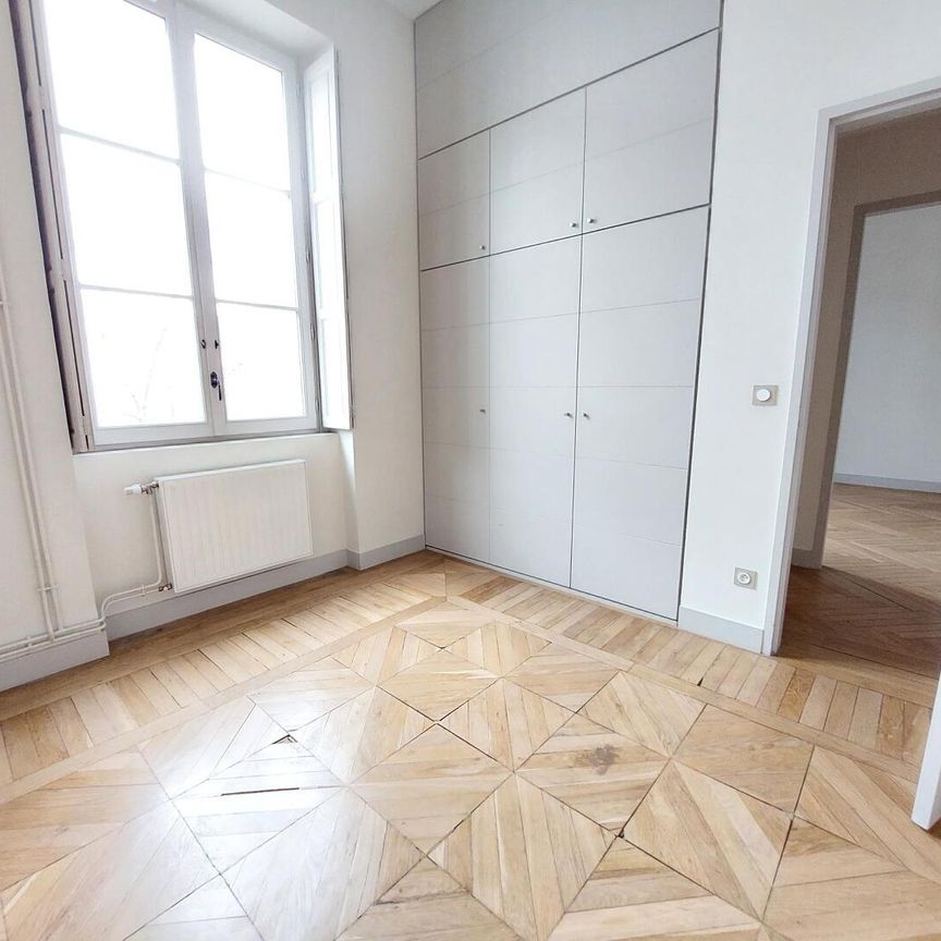 location Appartement F3 DE 76.9m² À LYON - Photo 1