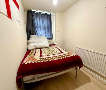 3 bedroom terraced house to rent - Photo 3