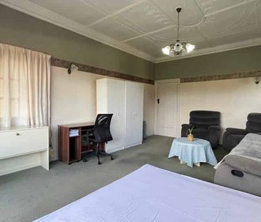 Fully Furnished Studio Room - Photo 3