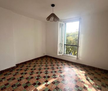 CHATEAURENARD - Appartement avec 2 chambres, bureau et terrasse., - Photo 6