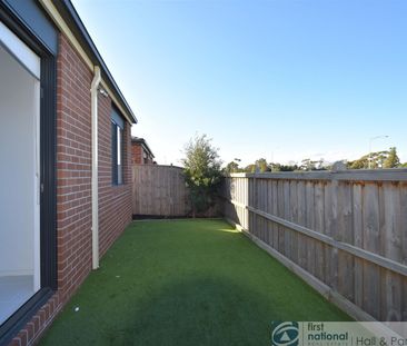 8 Abbeyard Drive, Clyde - Photo 4