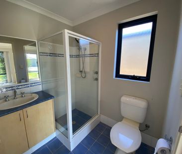 ***SPACIOUS FAMILY HOME*** - Photo 2