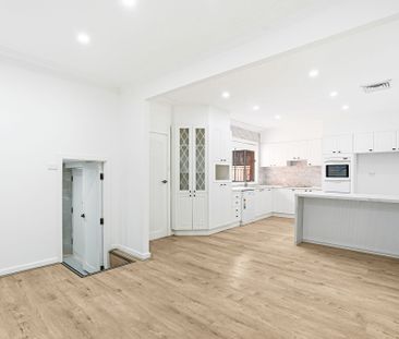RENOVATED 5 BEDROOM HOME WITH WARDROBES + STUDY - GREAT LOCATION! - Photo 3