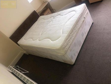 4 bedroom semi-detached house to rent - Photo 4