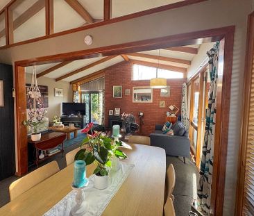 Beautiful home in well sought after neighbourhood - Photo 6