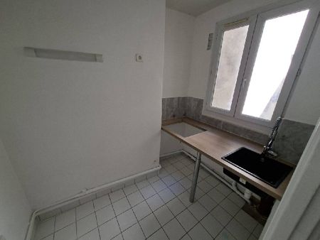 Location Appartement 2 pièces 47m² PARIS 4ème - Photo 2