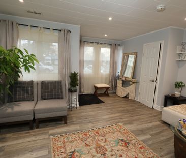 For Lease - 16 River Drive, East Gwillimbury, Ontario - Photo 3