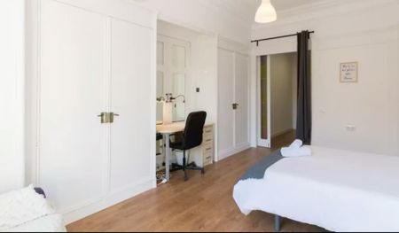 Carrer de Muntaner, Barcelona, Catalonia 08021 - Photo 4