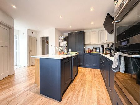 3 bedroom semi-detached house to rent - Photo 3