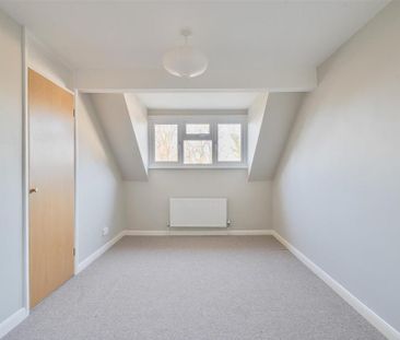 4 bedroom semi-detached house to rent - Photo 4