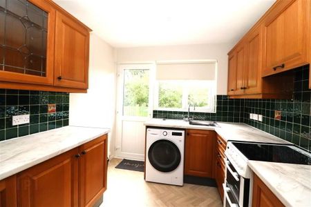 14 Moorland Park, Lisburn, BT28 2XT - Photo 2