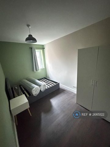 1 bedroom in a house share to rent - Photo 3