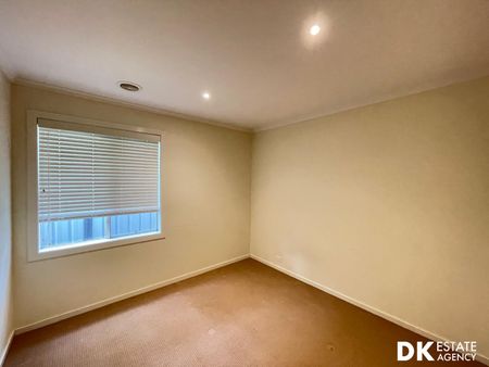 3 Bedrooms 2 Baths 1 Car garage Family House in Tarneit - Photo 4