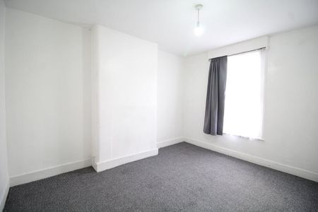 3 bedroom maisonette to rent - Photo 2