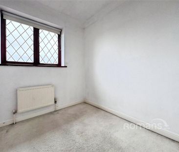 3 bedroom detached house to rent - Photo 2