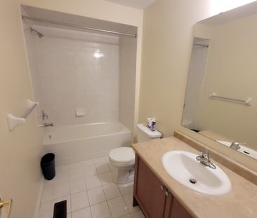 For Lease - 3045 Gladeside Avenue Unit# 2, Oakville, Ontario - Photo 2