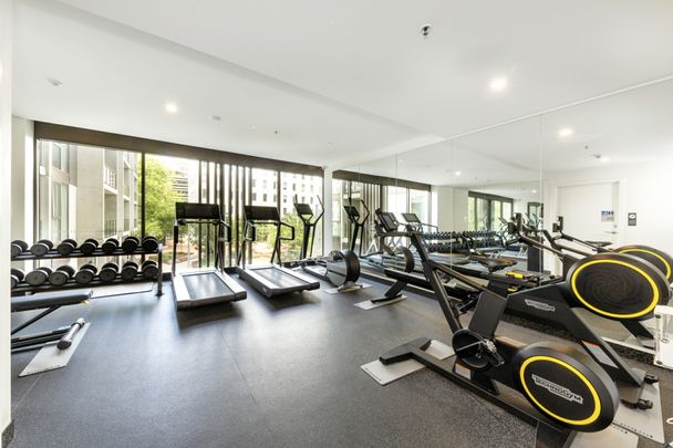 Fully Furnished in the Heart of the City! - Photo 1