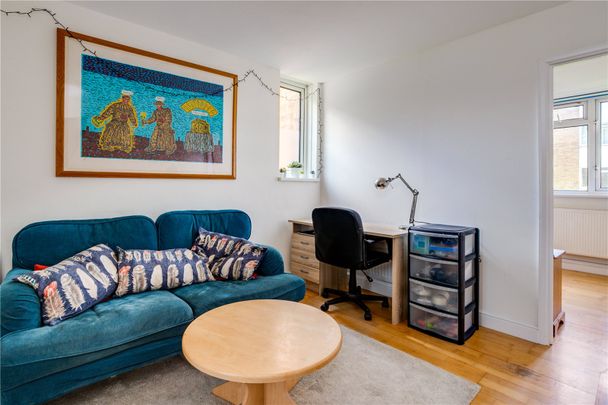 Ashley Crescent, London, SW11, London - Photo 1