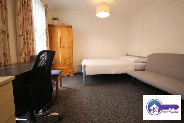 1 Bedroom Room in Flat Share To Rent - Photo 1