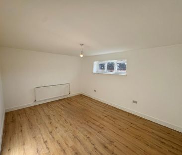 4 bedroom detached house to rent - Photo 2